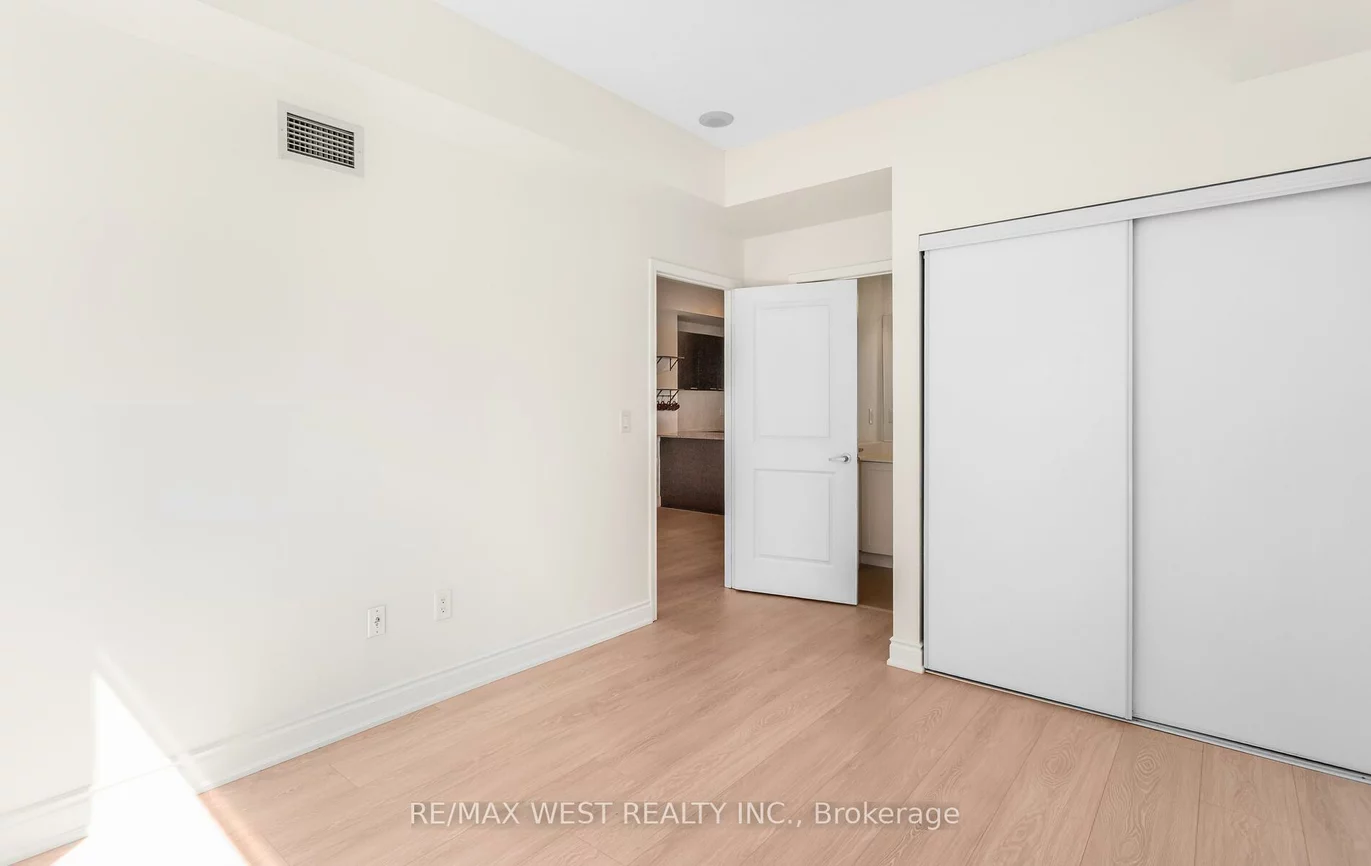 385, Prince Of Wales, City Centre, Mississauga