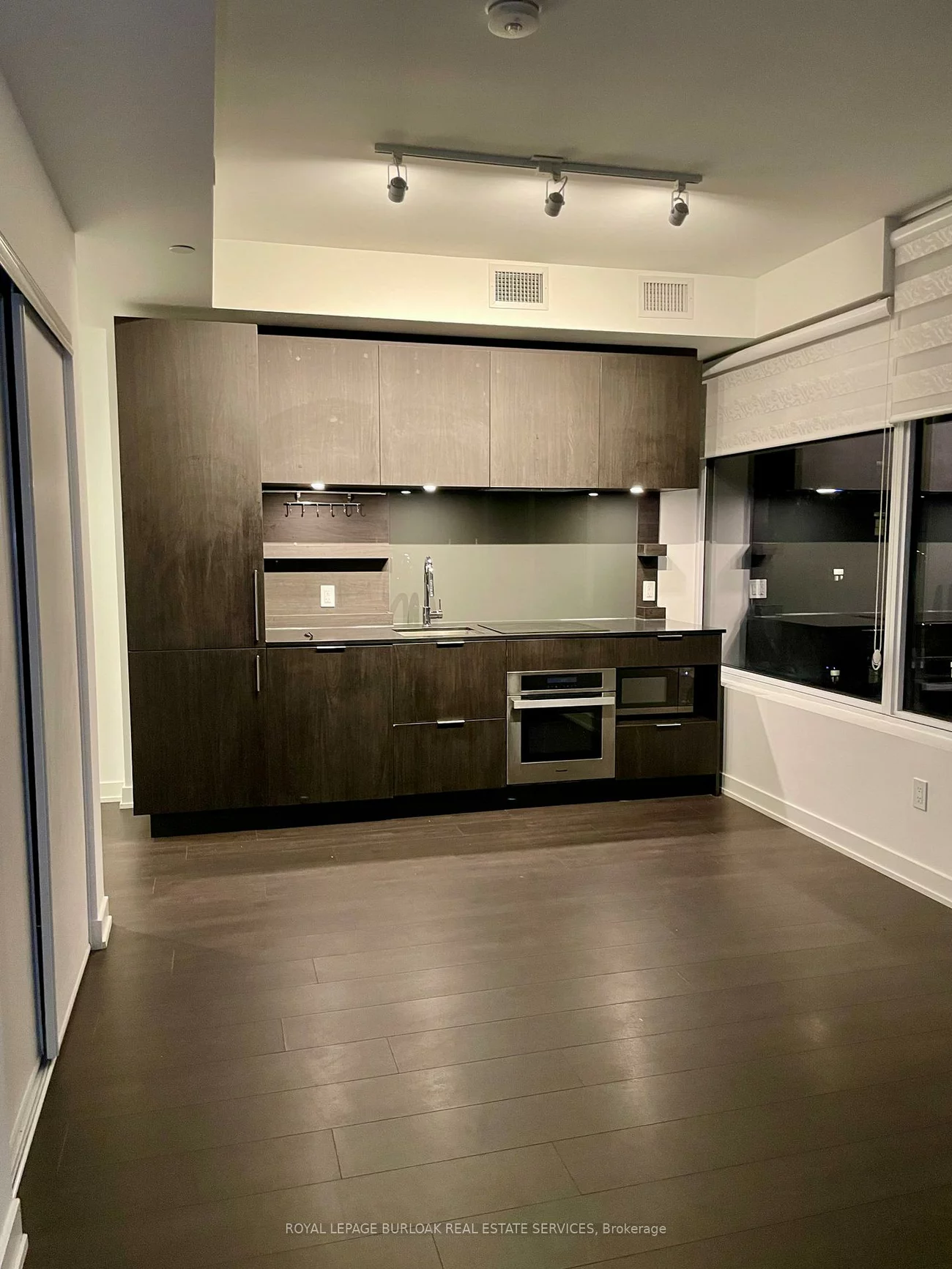 28, Ann, Port Credit, Mississauga
