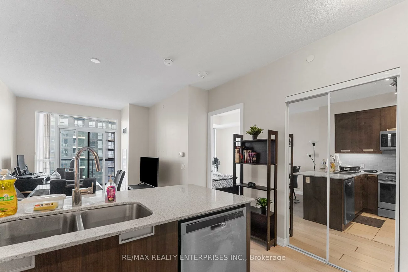 35, Watergarden, Hurontario, Mississauga