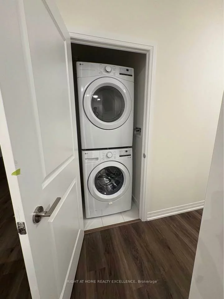 15, Watergarden, Hurontario, Mississauga