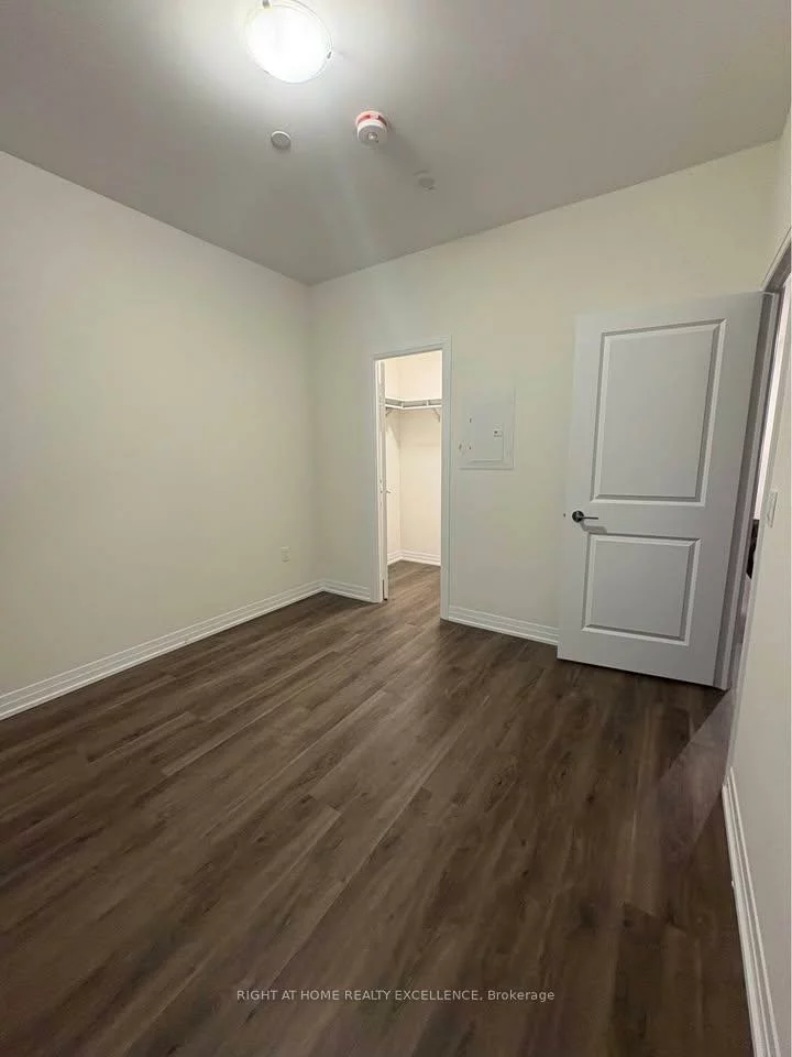 15, Watergarden, Hurontario, Mississauga