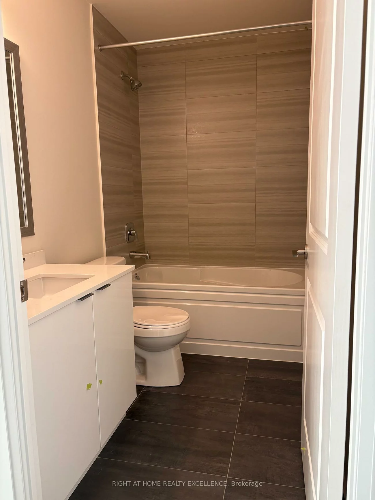 15, Watergarden, Hurontario, Mississauga