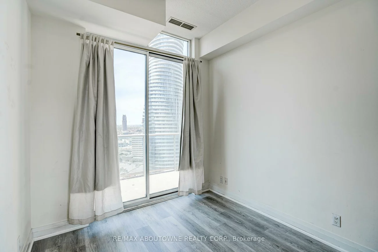 90, Absolute, City Centre, Mississauga