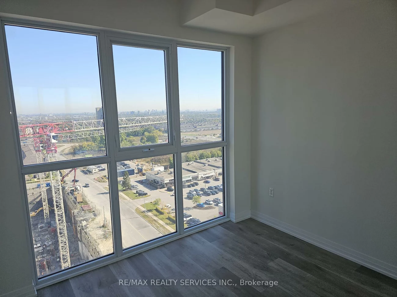 15, Watergarden, Hurontario, Mississauga