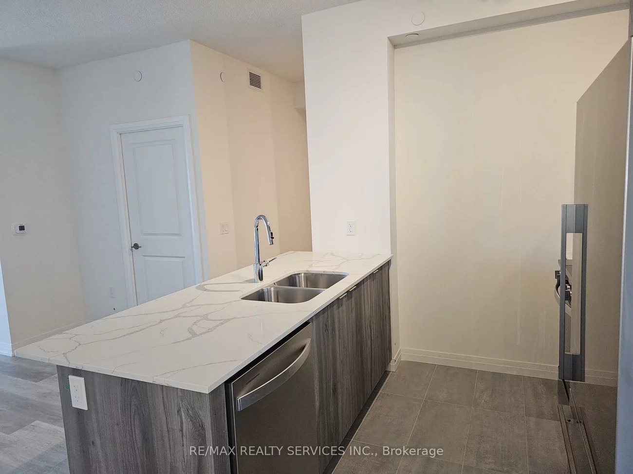 15, Watergarden, Hurontario, Mississauga