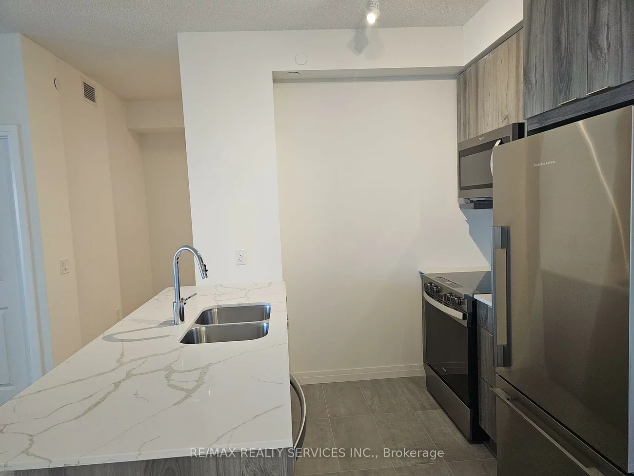 15, Watergarden, Hurontario, Mississauga