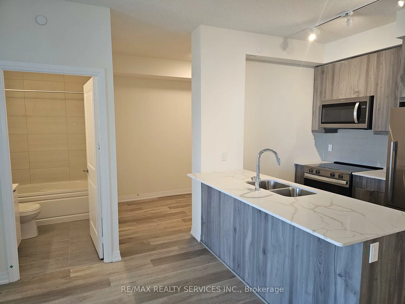 15, Watergarden, Hurontario, Mississauga