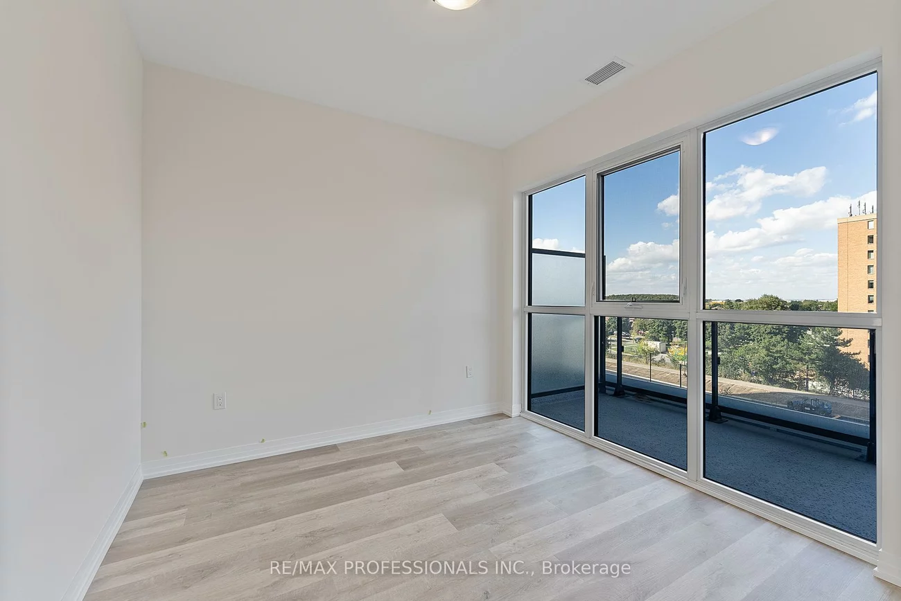 15, Watergarden, Hurontario, Mississauga