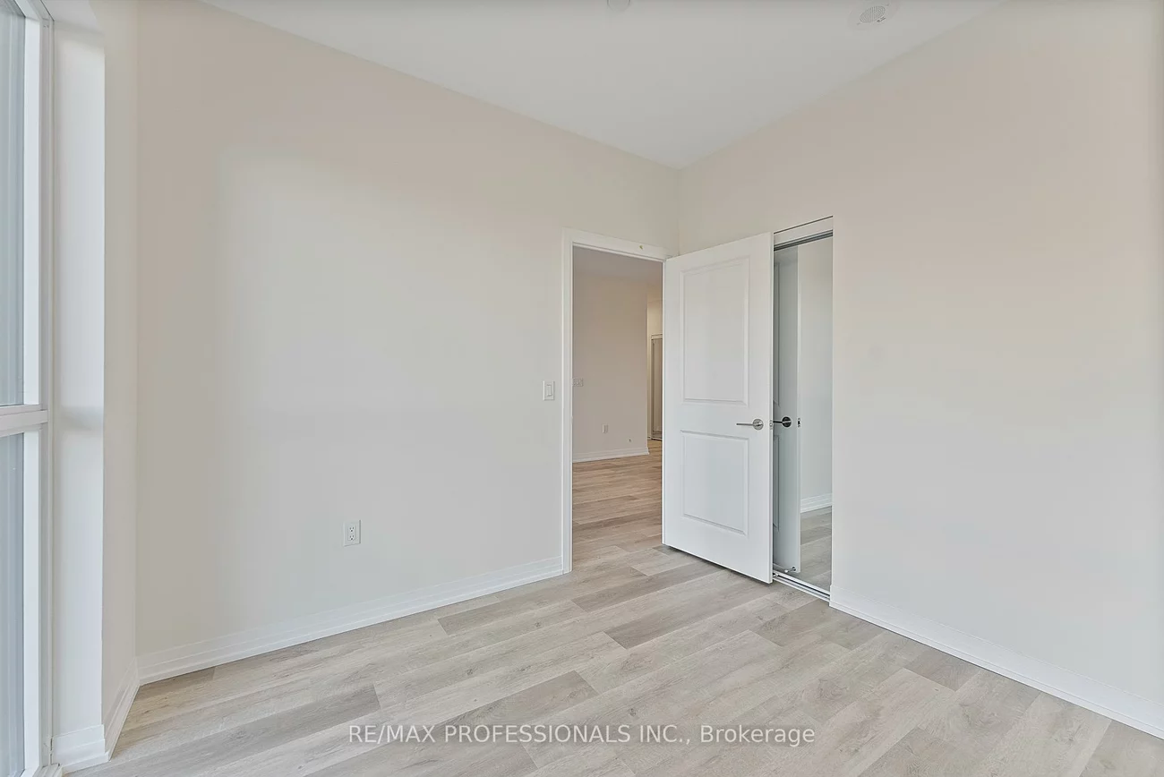 15, Watergarden, Hurontario, Mississauga
