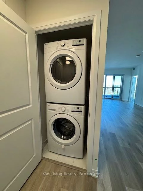 15, Watergarden, Hurontario, Mississauga