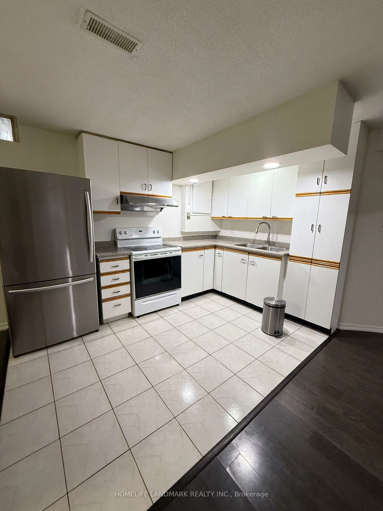 5932, Hemingway, Central Erin Mills, Mississauga