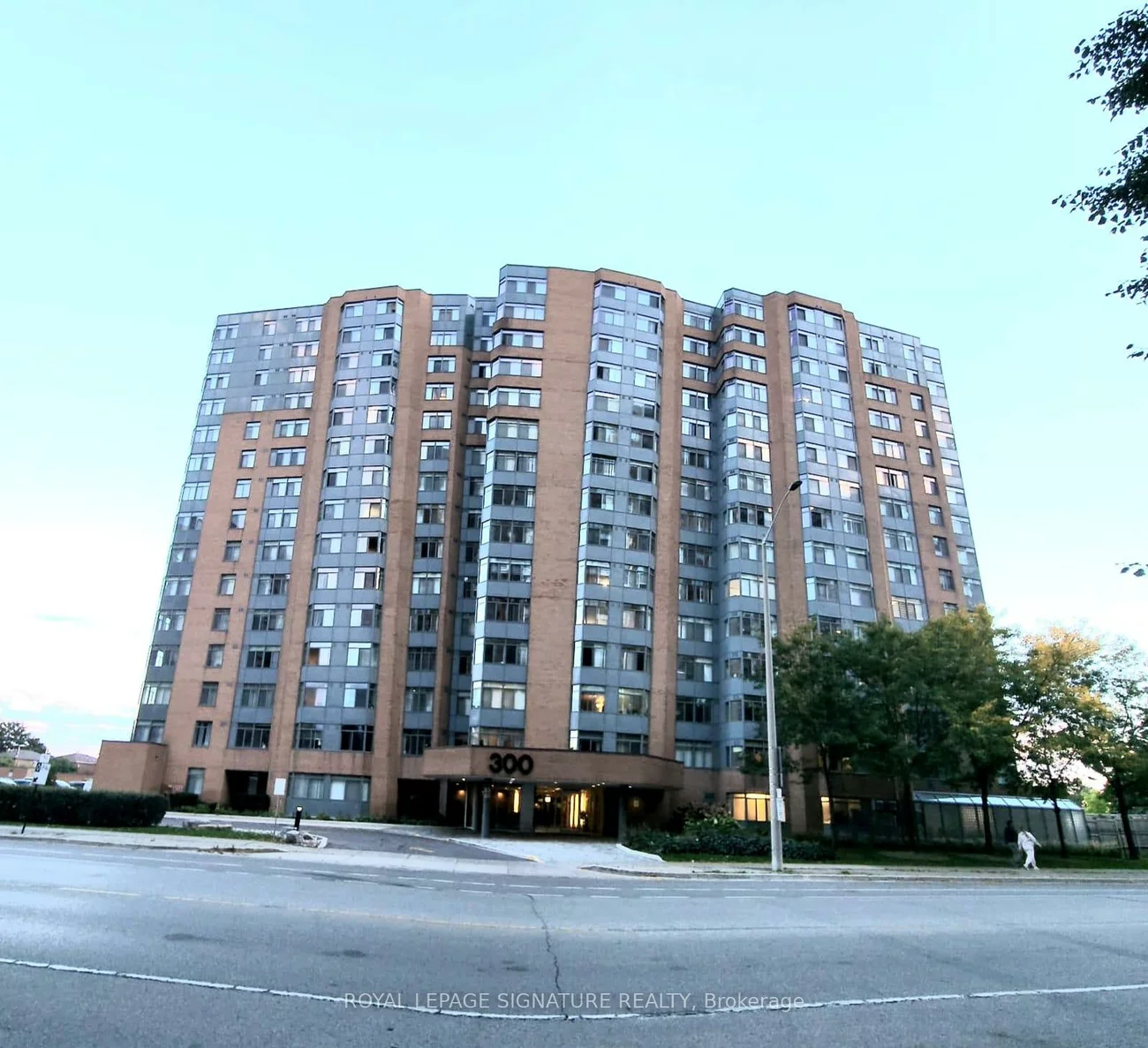 300, Webb, City Centre, Mississauga