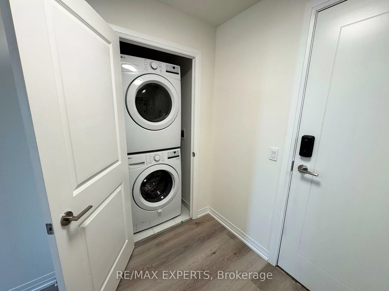 15, Watergarden, Hurontario, Mississauga