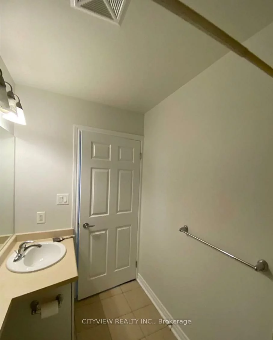 3504, Hurontario, Fairview, Mississauga