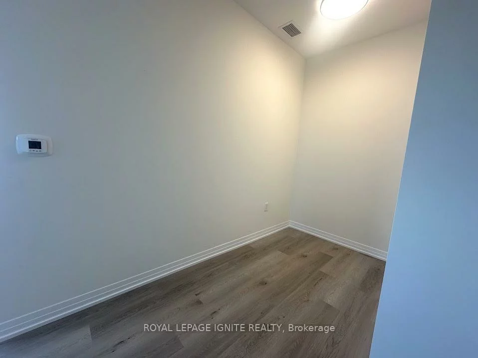 15, Watergarden, Hurontario, Mississauga