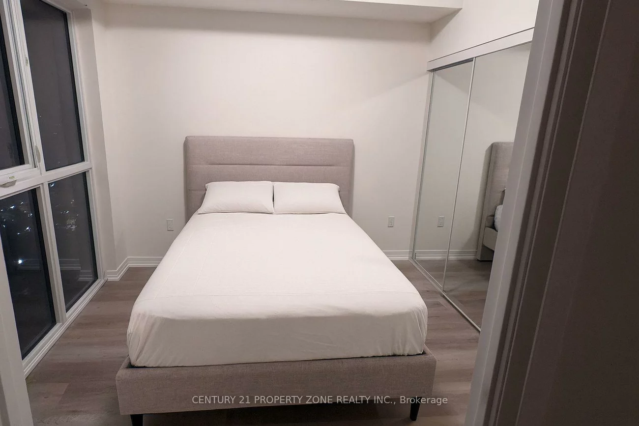 15, Watergarden, Hurontario, Mississauga