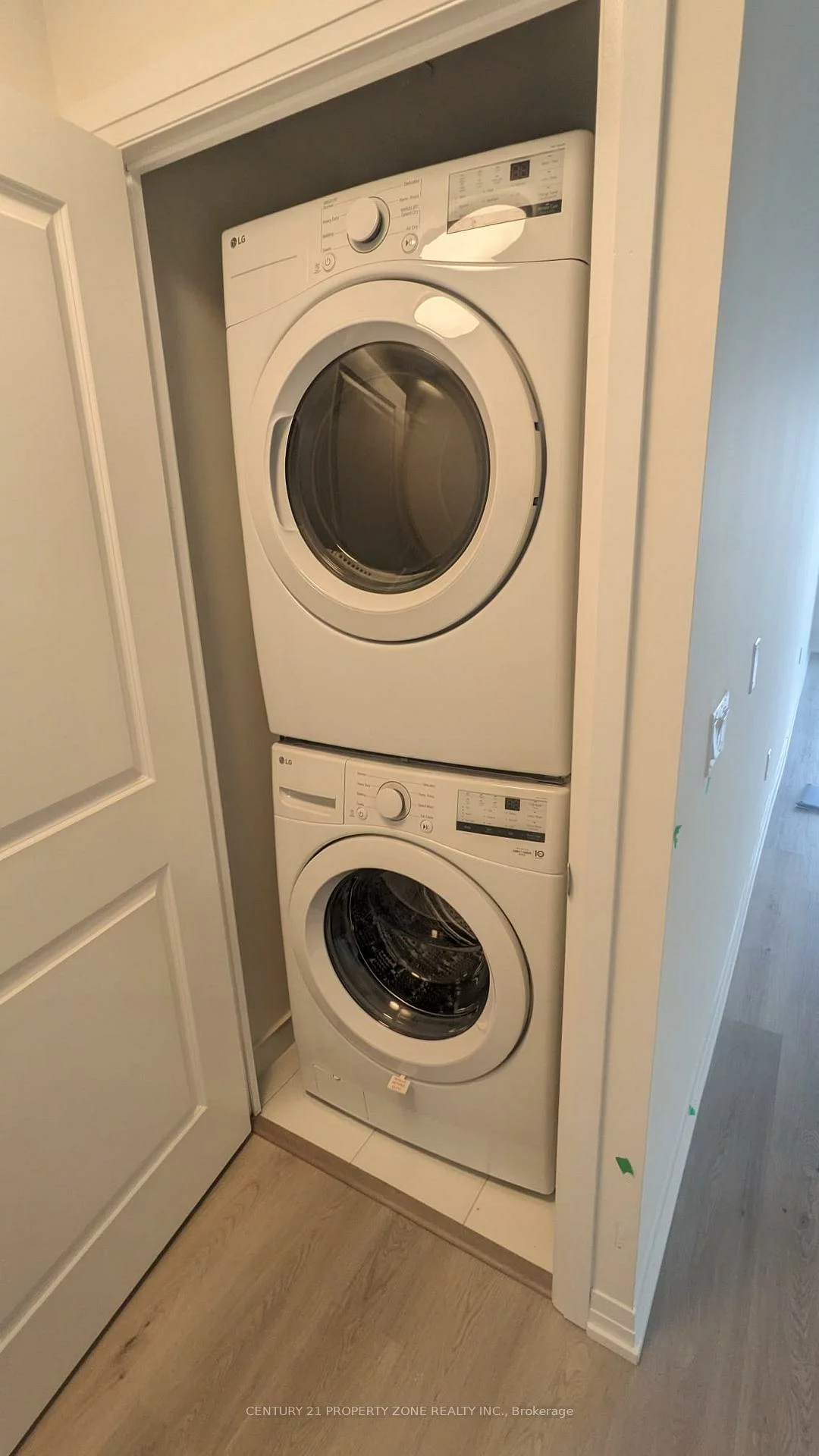 15, Watergarden, Hurontario, Mississauga