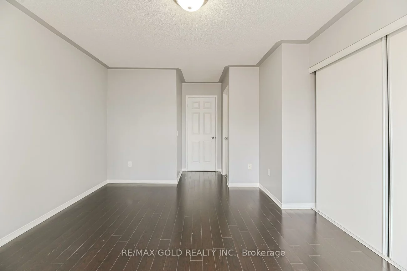 50, Strathaven, Hurontario, Mississauga