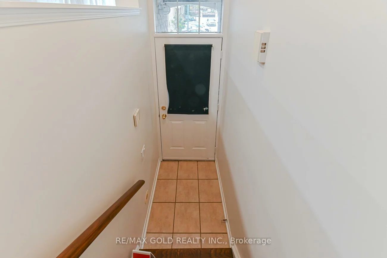 50, Strathaven, Hurontario, Mississauga