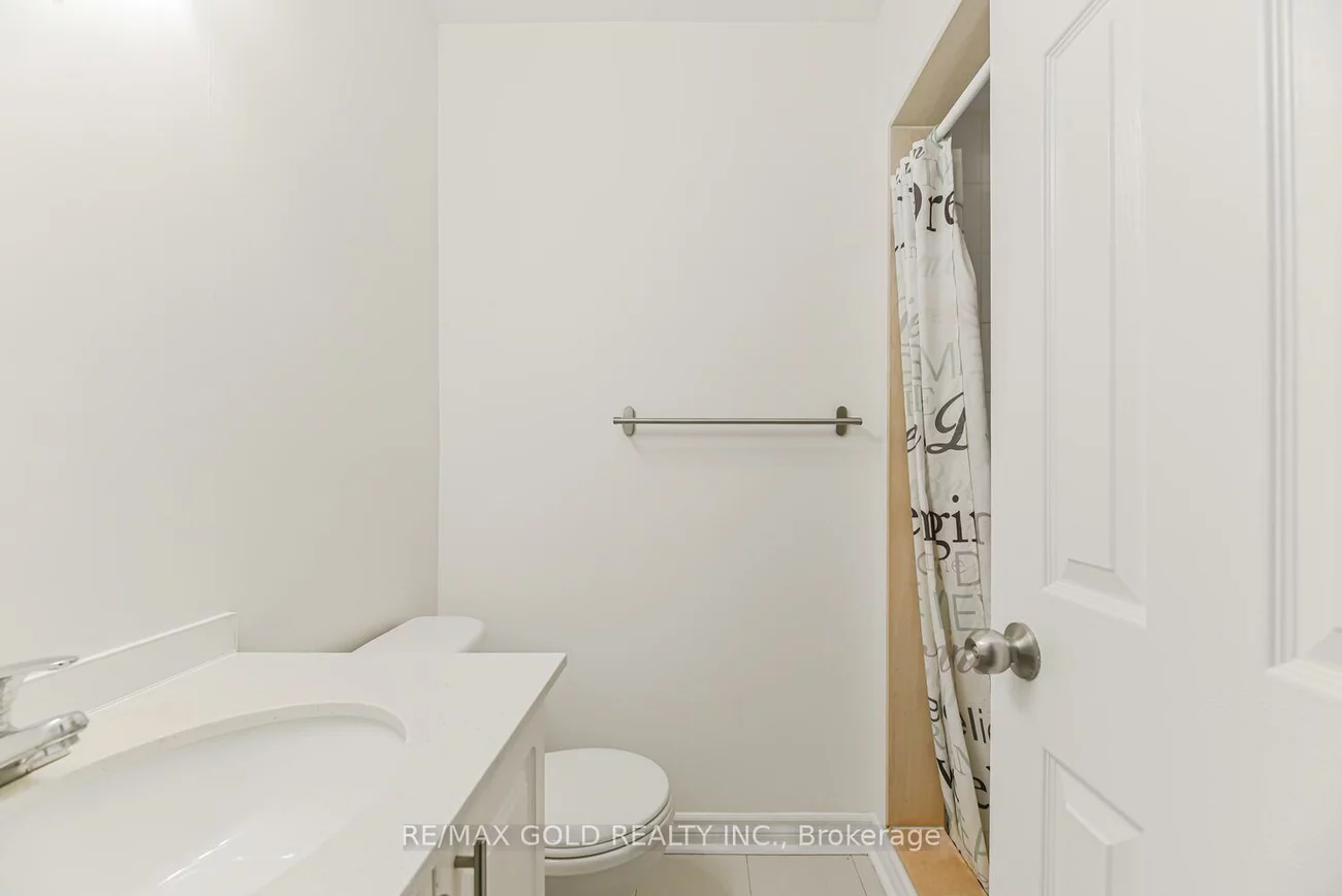 50, Strathaven, Hurontario, Mississauga