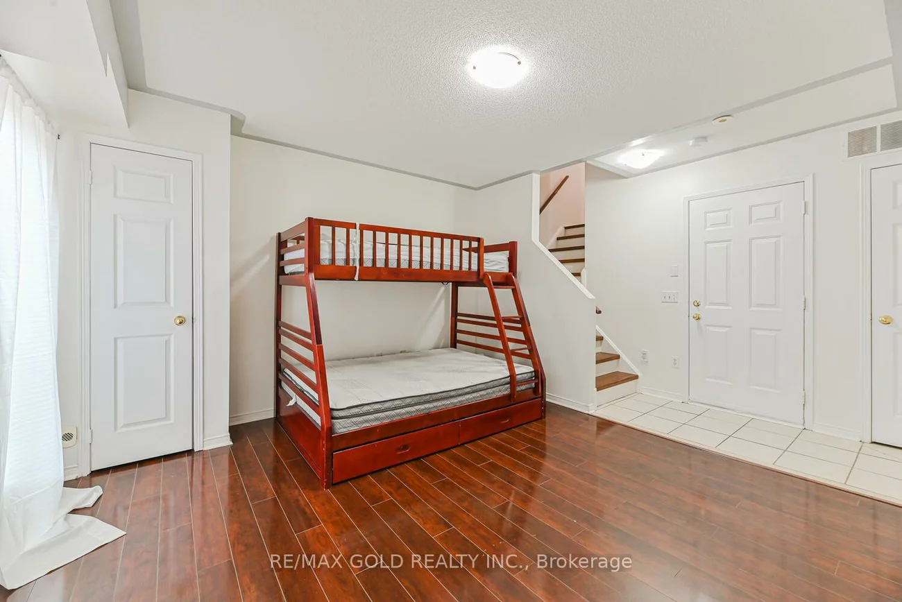 50, Strathaven, Hurontario, Mississauga