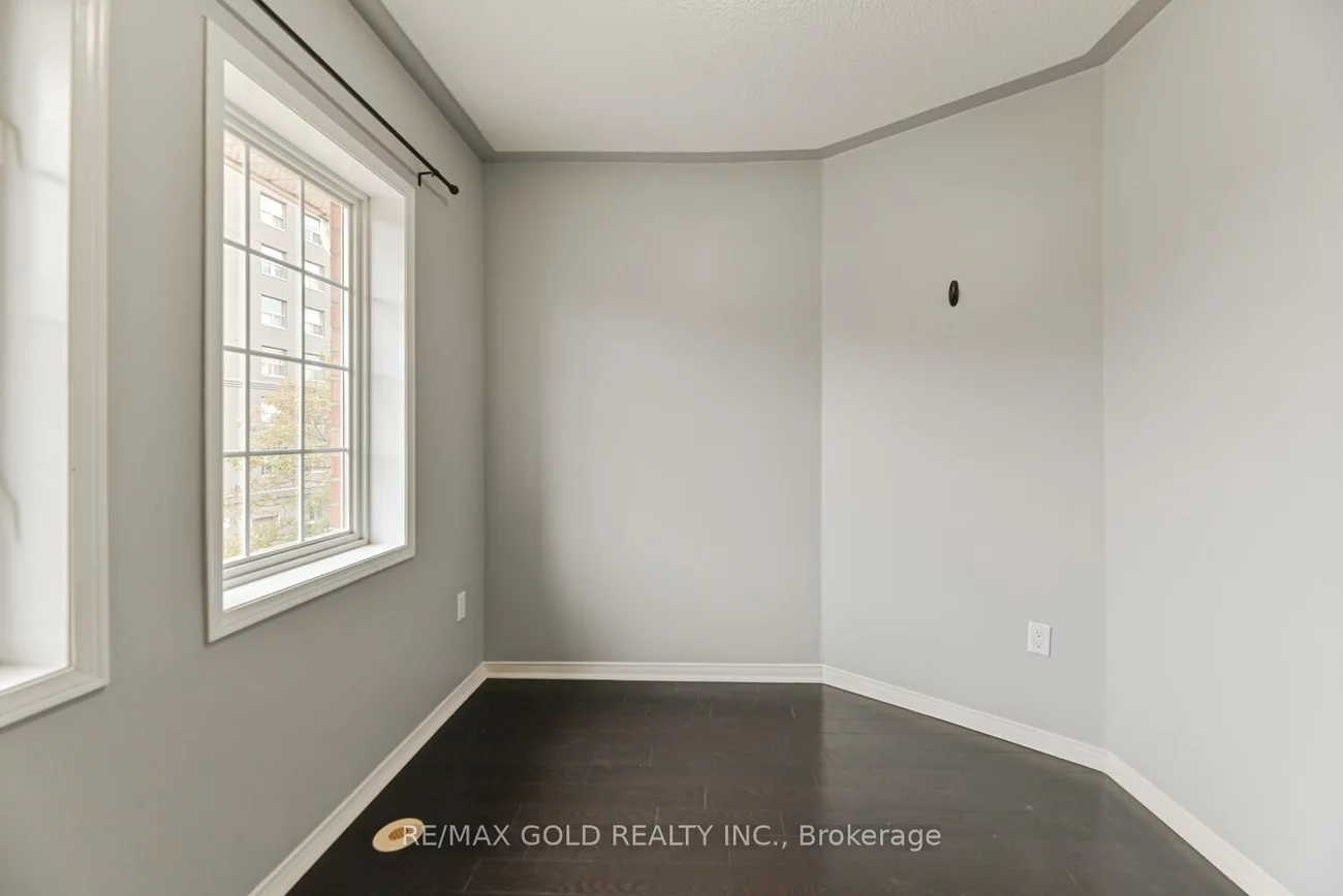 50, Strathaven, Hurontario, Mississauga