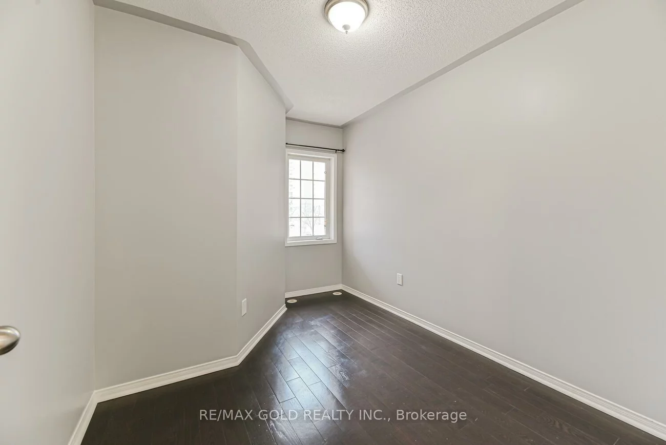 50, Strathaven, Hurontario, Mississauga