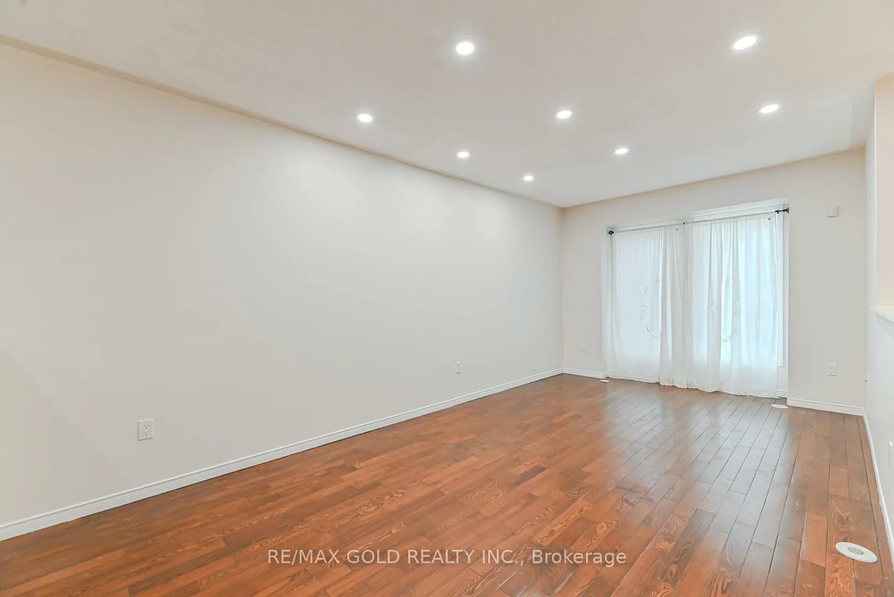 50, Strathaven, Hurontario, Mississauga