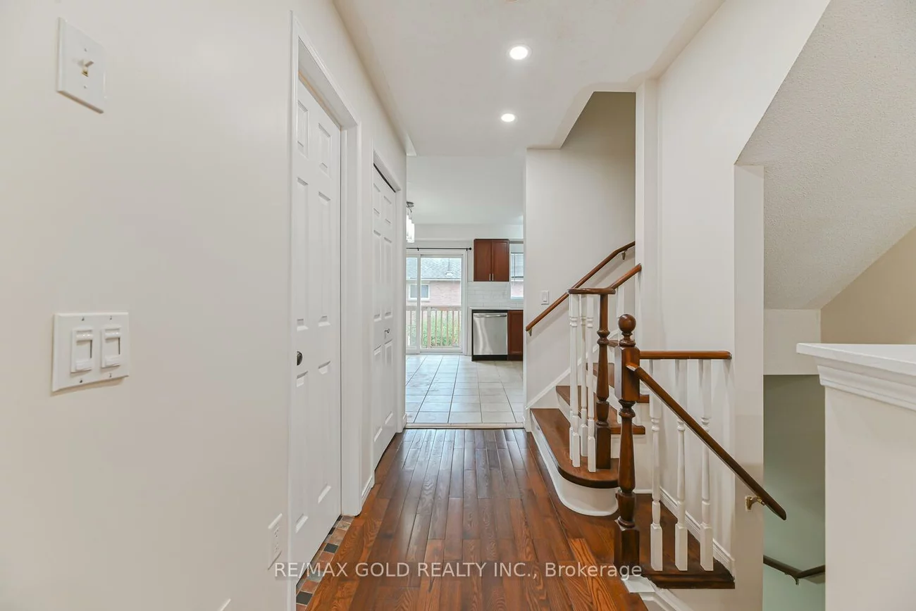 50, Strathaven, Hurontario, Mississauga