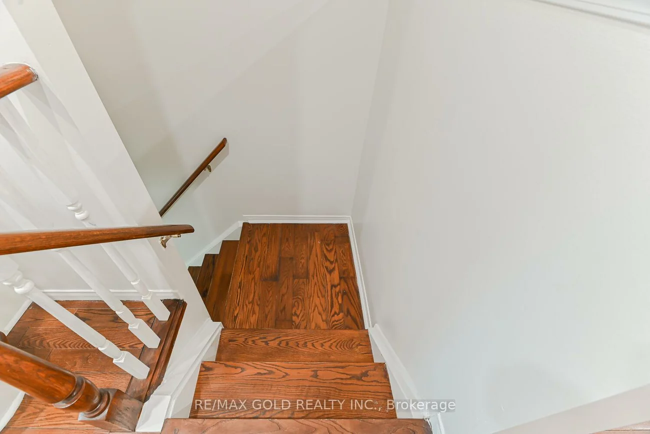 50, Strathaven, Hurontario, Mississauga