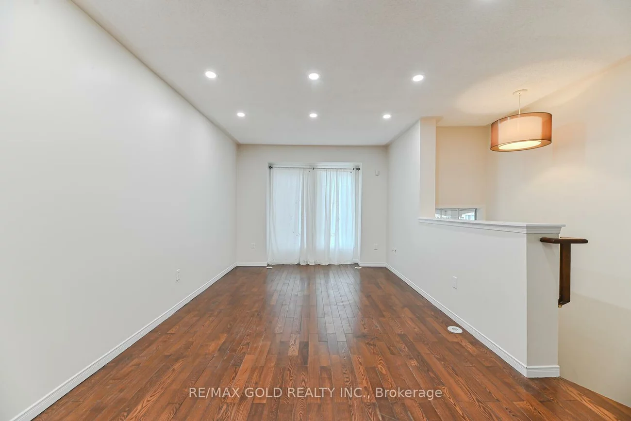 50, Strathaven, Hurontario, Mississauga