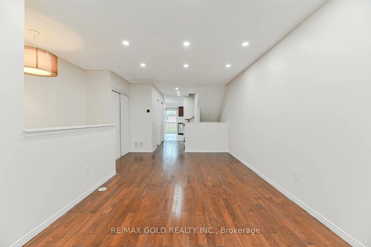 50, Strathaven, Hurontario, Mississauga