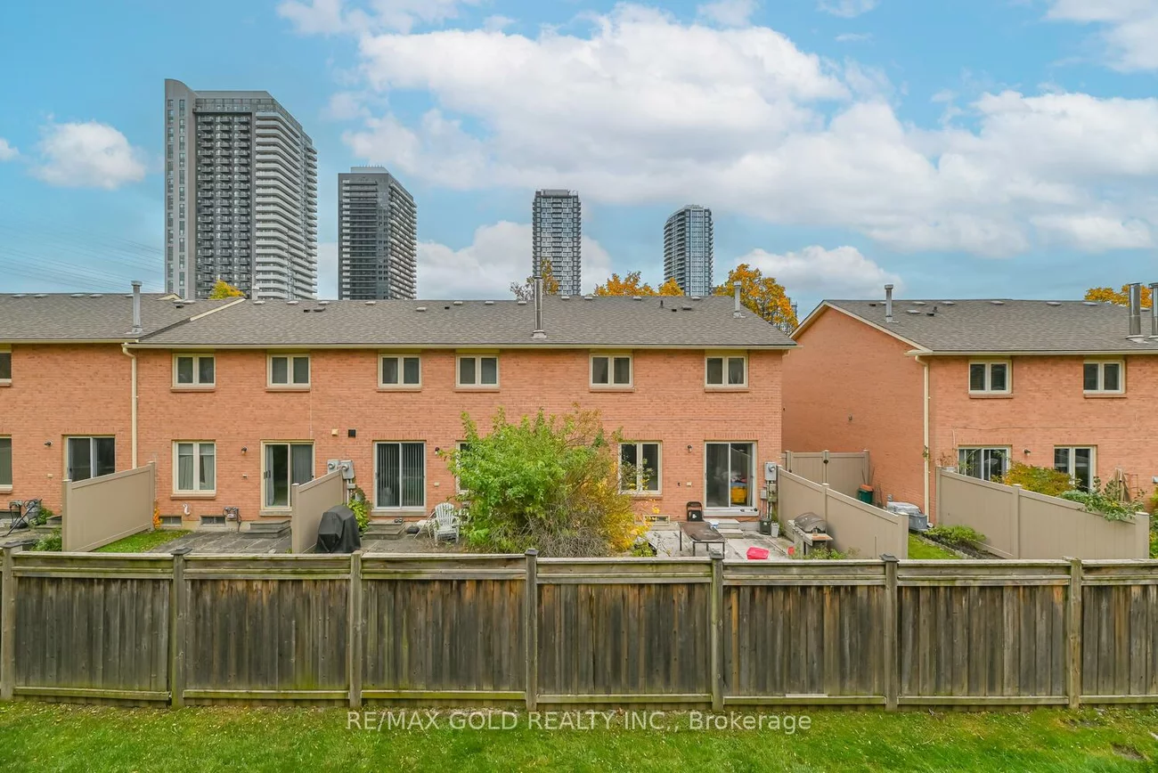 50, Strathaven, Hurontario, Mississauga