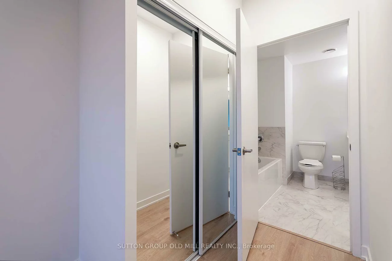 1035, Southdown, Clarkson, Mississauga