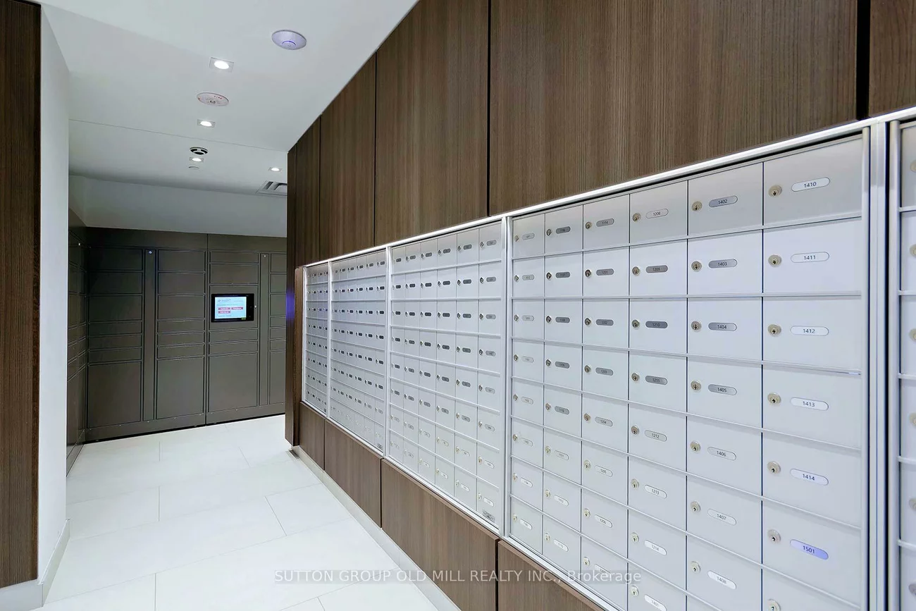 1035, Southdown, Clarkson, Mississauga