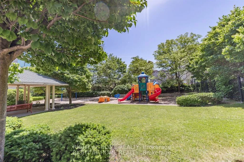 3504, Hurontario, Fairview, Mississauga