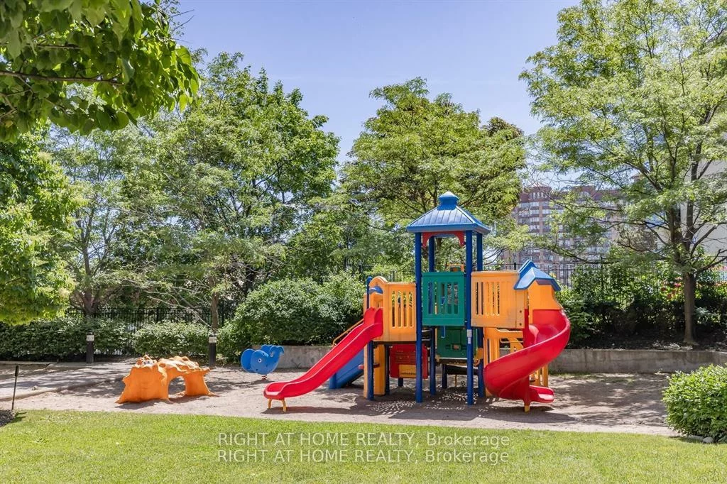 3504, Hurontario, Fairview, Mississauga