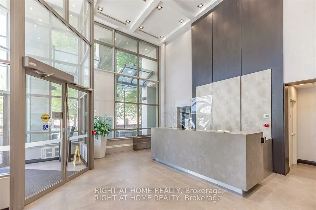 3504, Hurontario, Fairview, Mississauga