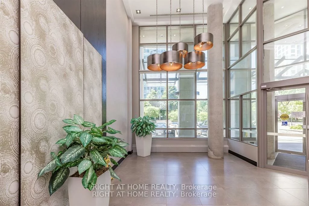 3504, Hurontario, Fairview, Mississauga