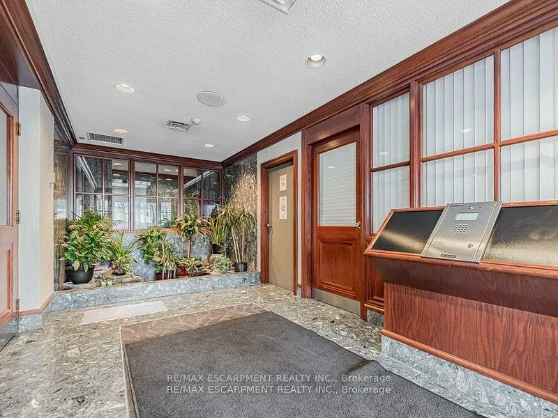 880, Dundas, Erindale, Mississauga