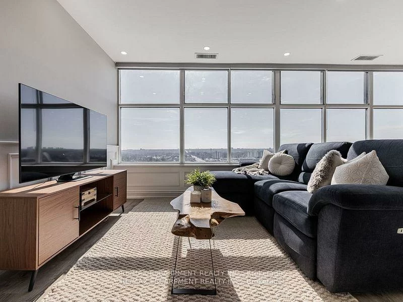 880, Dundas, Erindale, Mississauga