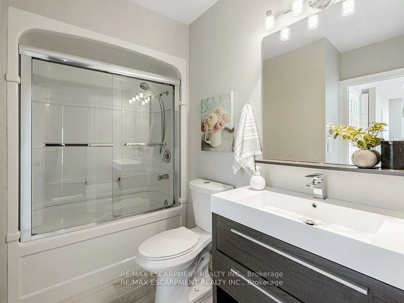 880, Dundas, Erindale, Mississauga