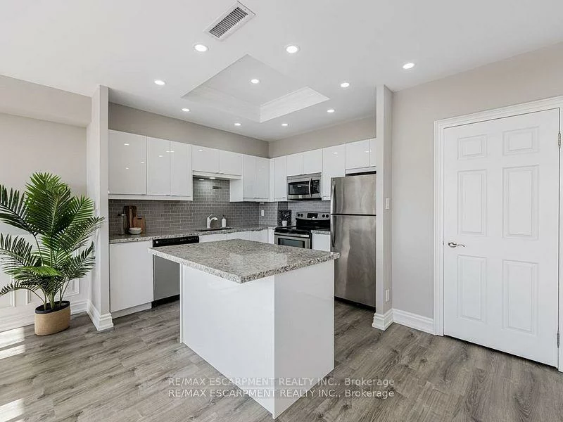 880, Dundas, Erindale, Mississauga