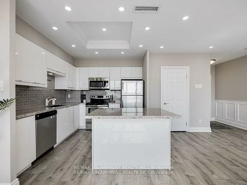 880, Dundas, Erindale, Mississauga