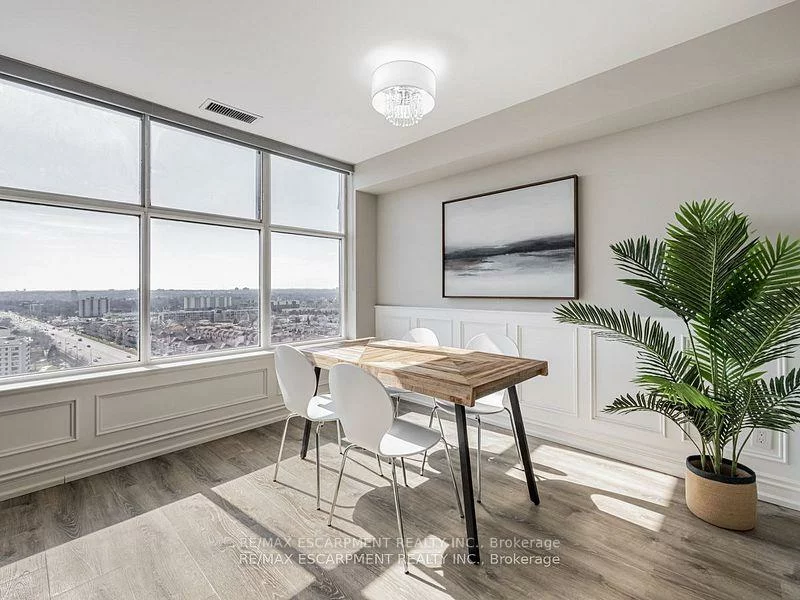 880, Dundas, Erindale, Mississauga