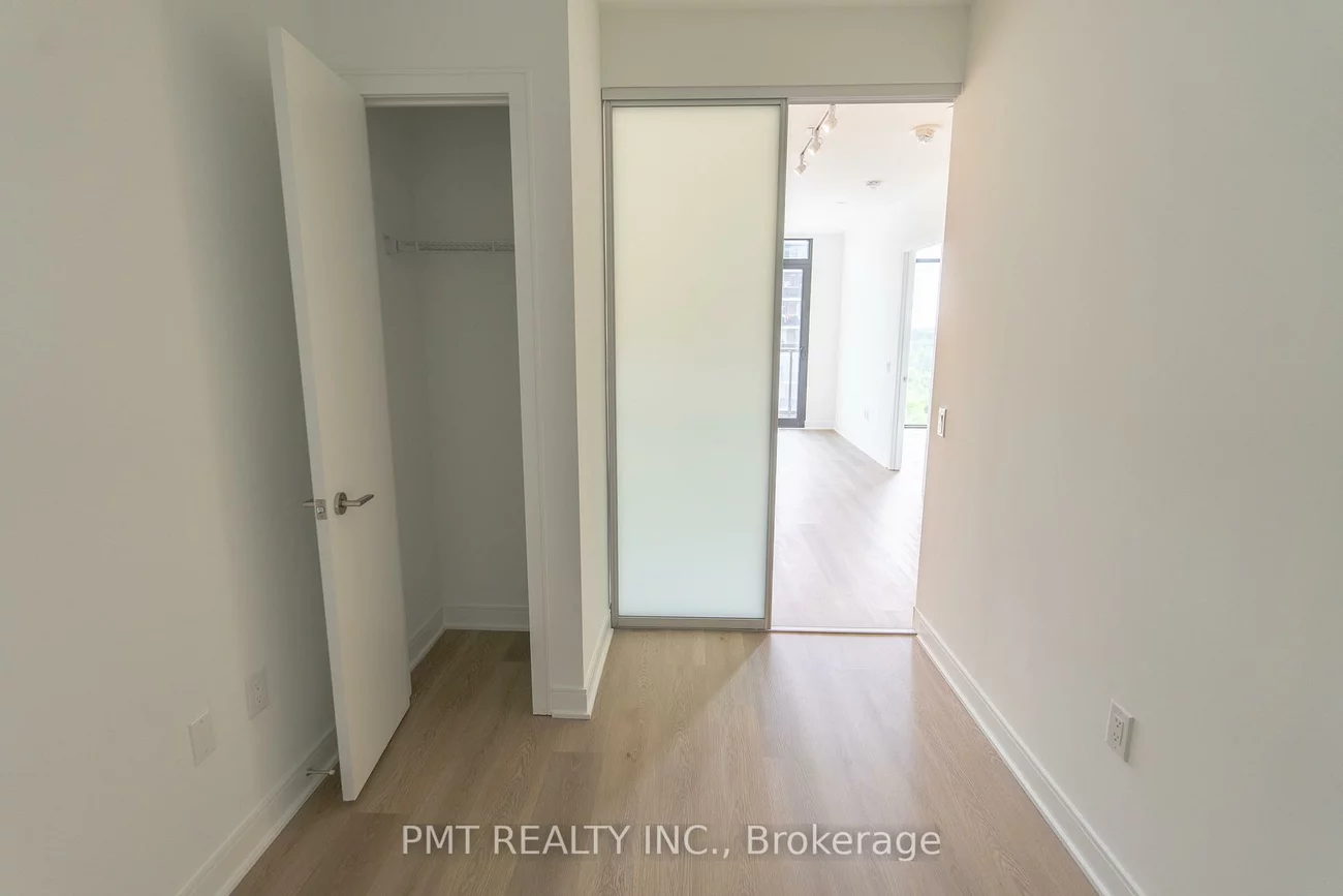 86, Dundas, Cooksville, Mississauga