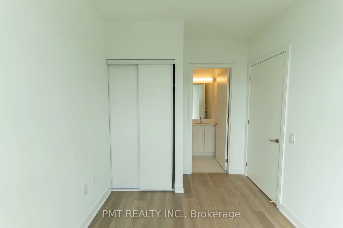 86, Dundas, Cooksville, Mississauga