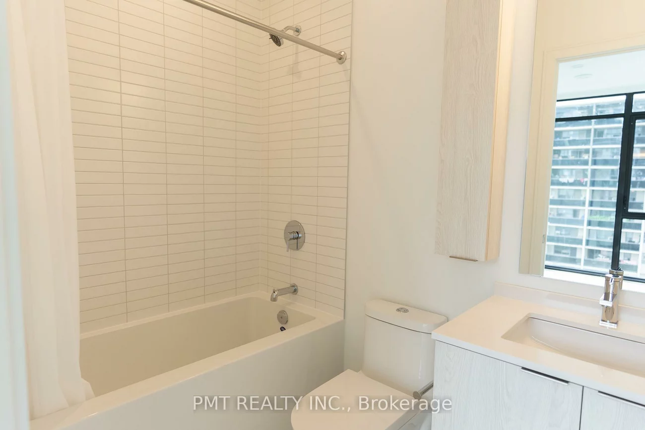 86, Dundas, Cooksville, Mississauga