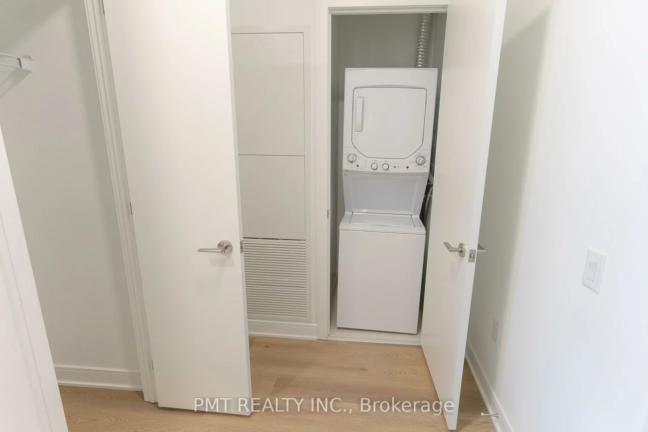 86, Dundas, Cooksville, Mississauga