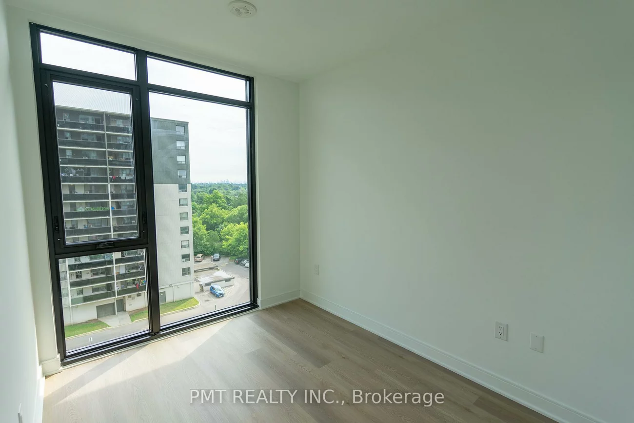 86, Dundas, Cooksville, Mississauga